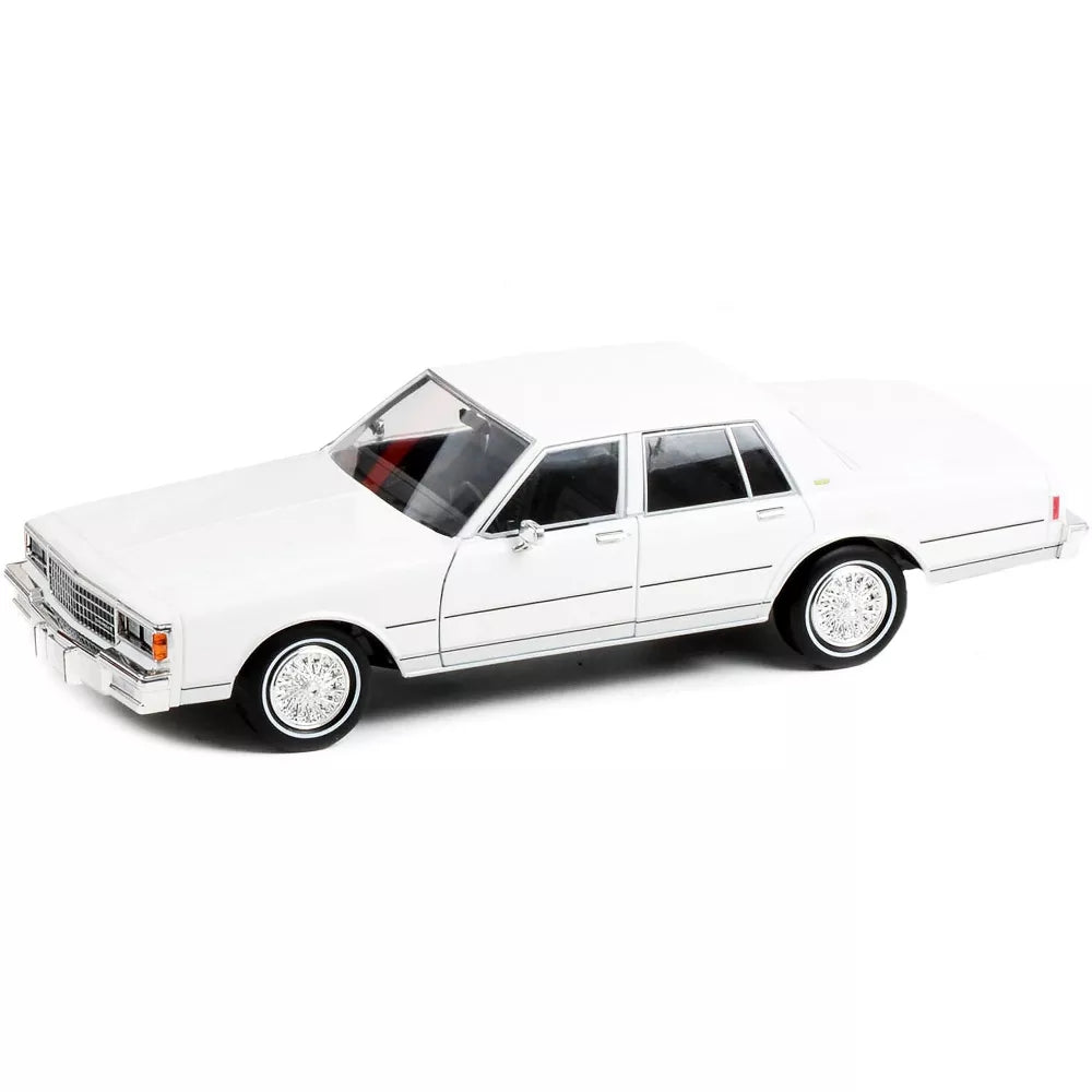 Greenlight 1980 Chevrolet Caprice Classic White The A-Team (1983-1987) TV Series &quot;Artisan Collection&quot; 1/18 Diecast Model Car