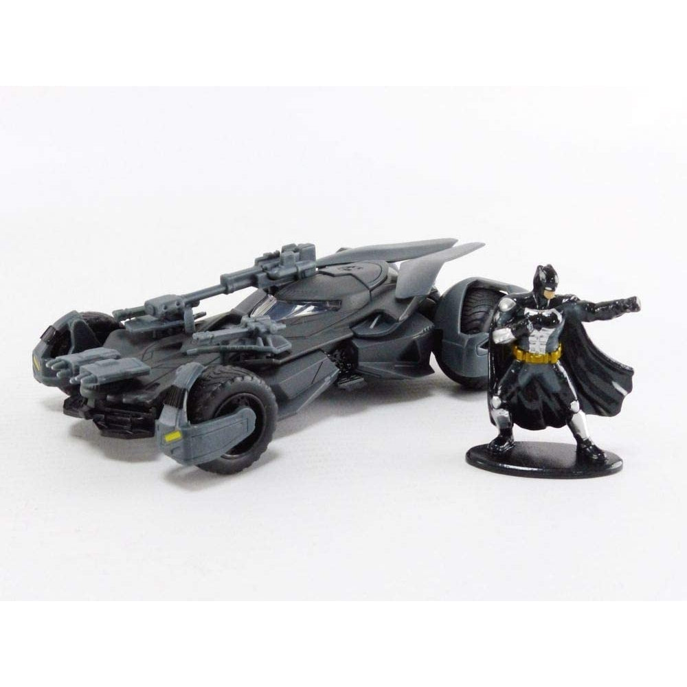 Jada Toys DC Comics Justice League Batman & Batmobile 1:32 Die - Cast Vehicle with Figure