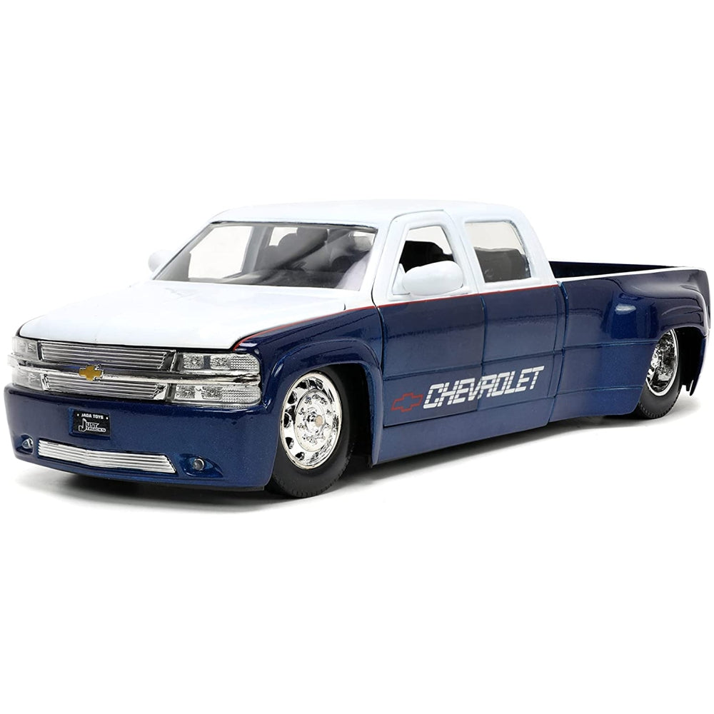 Jada Toys Just Trucks 1:24 1999 Chevy Silverado Dually Die-cast Car with Tire Rack