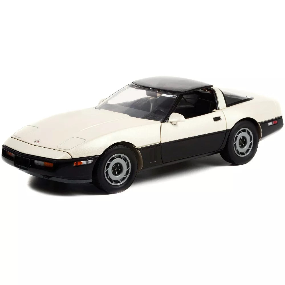 Greenlight 1986 Chevrolet Corvette Conv. Silver Beige Met. & Black "Malcom Konner Commemorative Ed" 1/18 Diecast Model Car