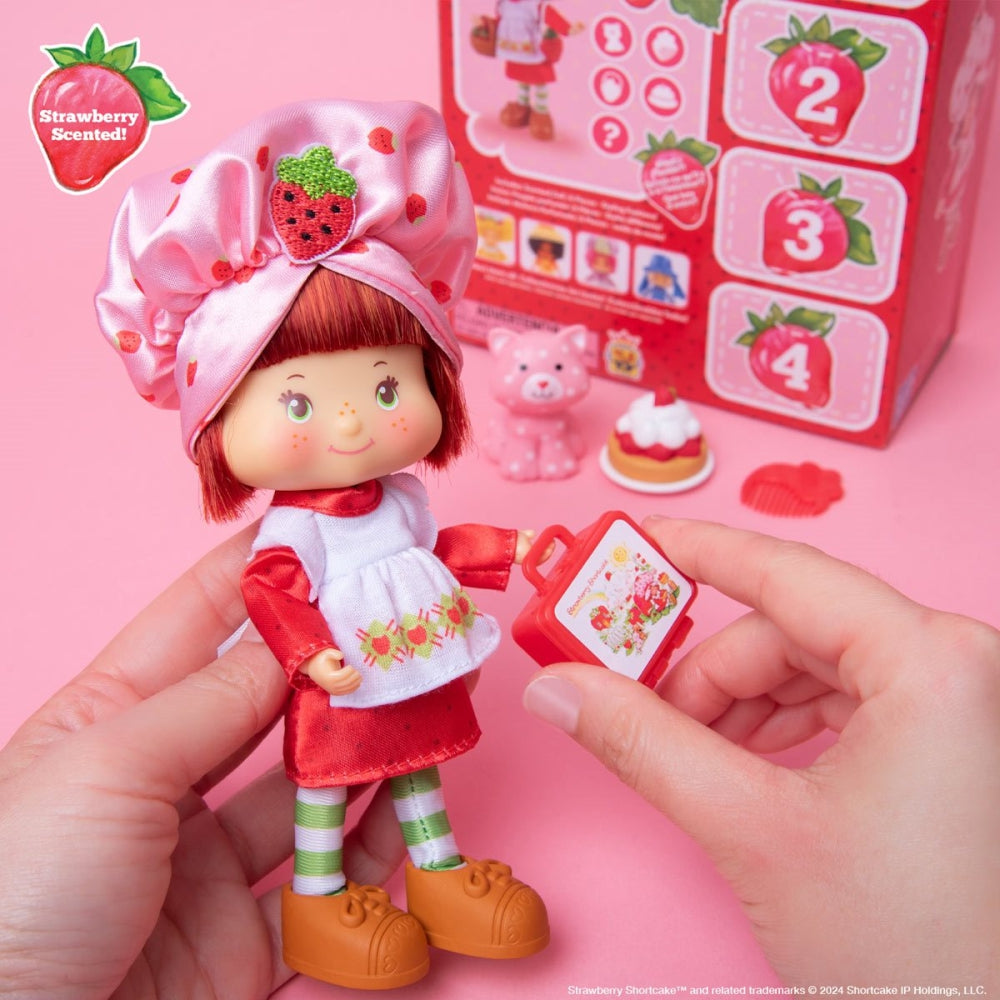Strawberry Shortcake 5 1/2-Inch Strawberry Shortcake Fashion Doll