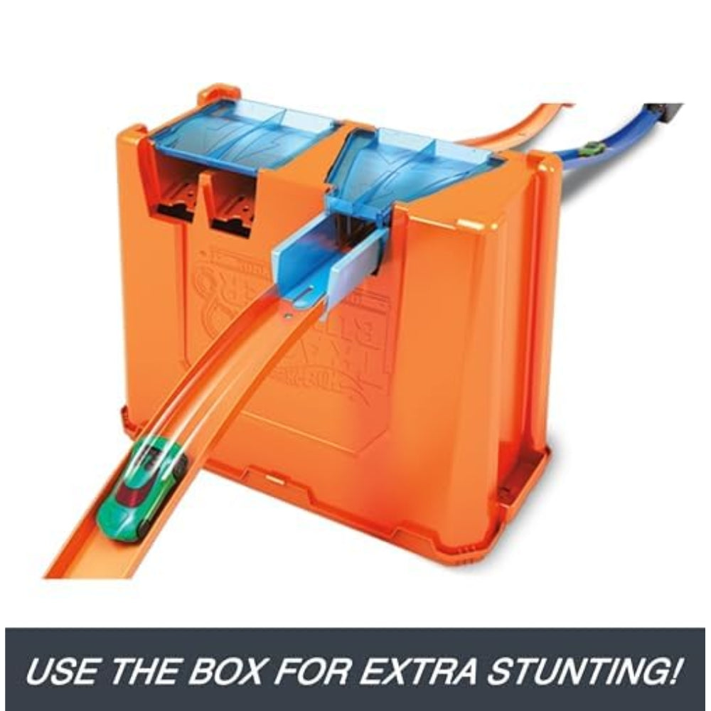 Hot Wheels Toy Car Track Builder Playset – Deluxe Stunt Box (25 Pieces + 1:64 Car)