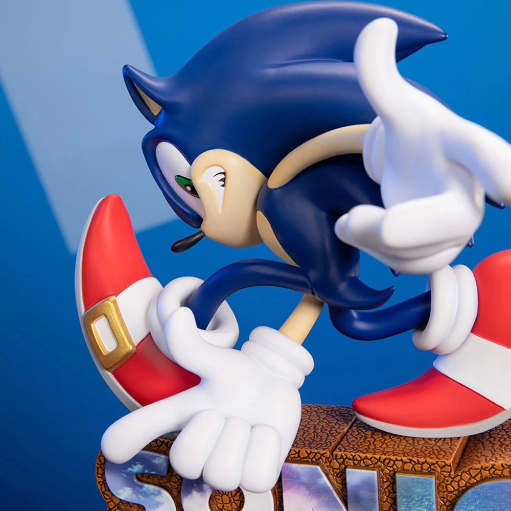 Sonic Adventure: Sonic The Hedgehog 9-Inch Tall Statue