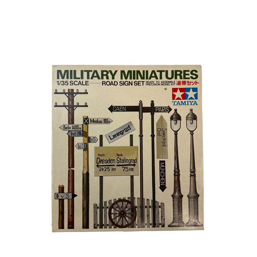 Military Miniatures Road Sign Set