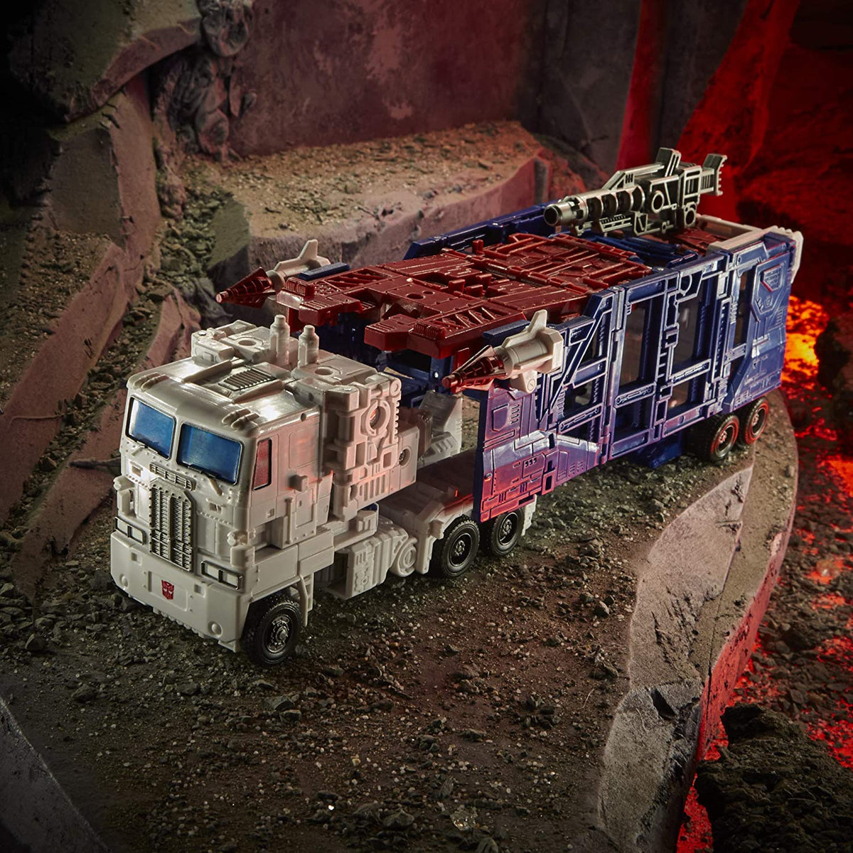 Transformers Toys Generations War for Cybertron: Kingdom Leader WFC-K20 Ultra Magnus Action Figure